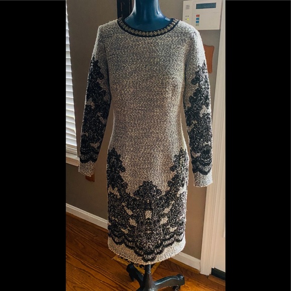 Gorgeous embroidery detailed dress with lining - Picture 8 of 8